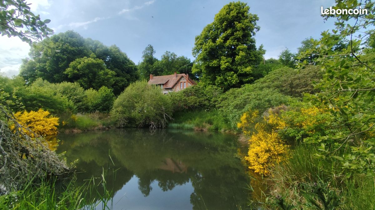 Maison 10 pièces 250 m² · à Châlus · 250 m² · 110 000 €