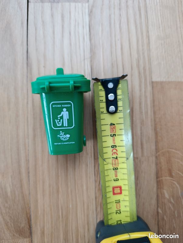 Mini poubelle jouet pour maquette ou maison de poupée (image 1)