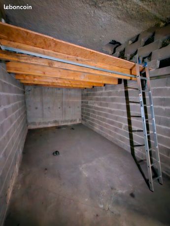Garage/Box à louer 170 cc