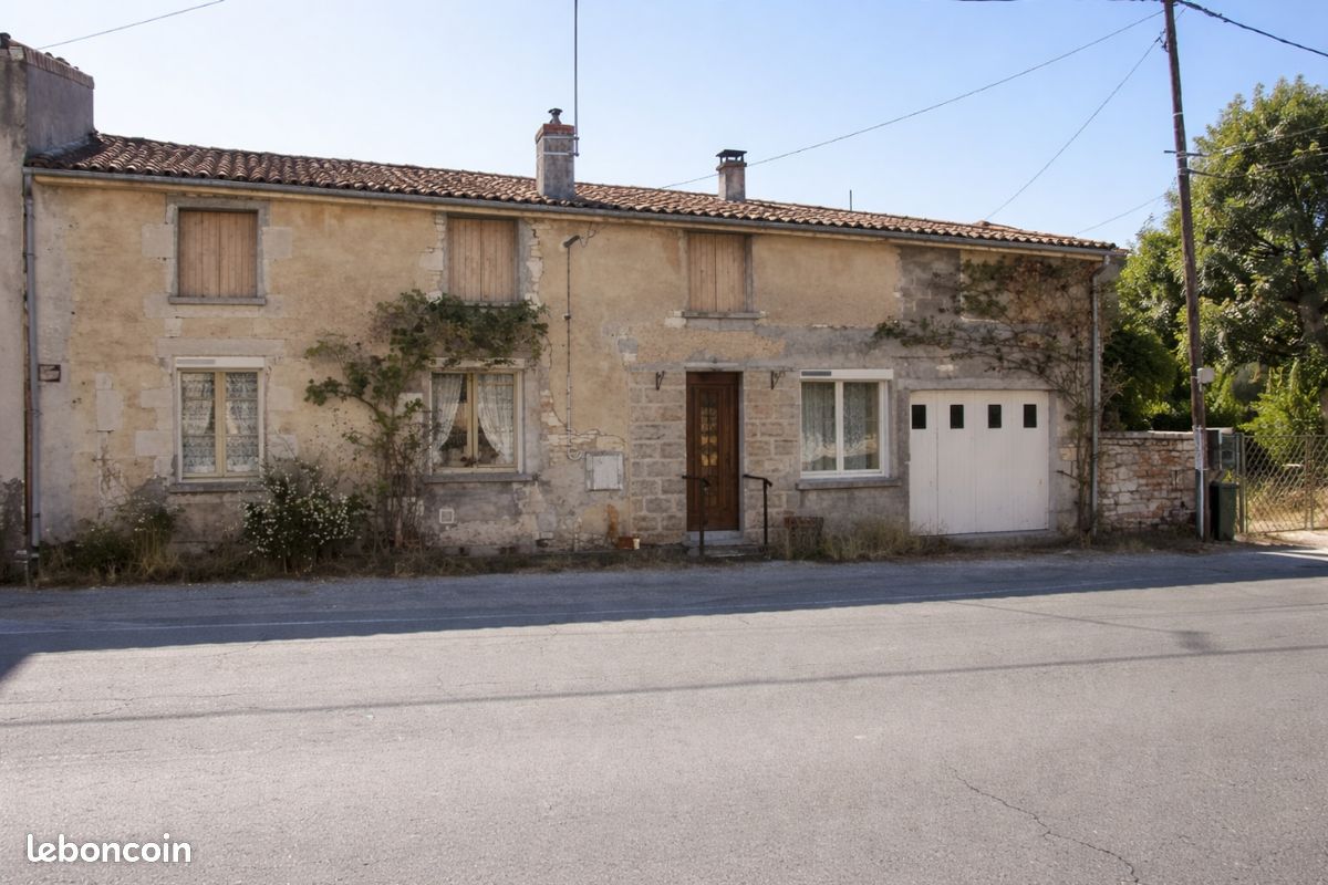 Maison 5 pièces 95 m² · à Mansle-les-Fontaines · 95 m² · 50 000 €