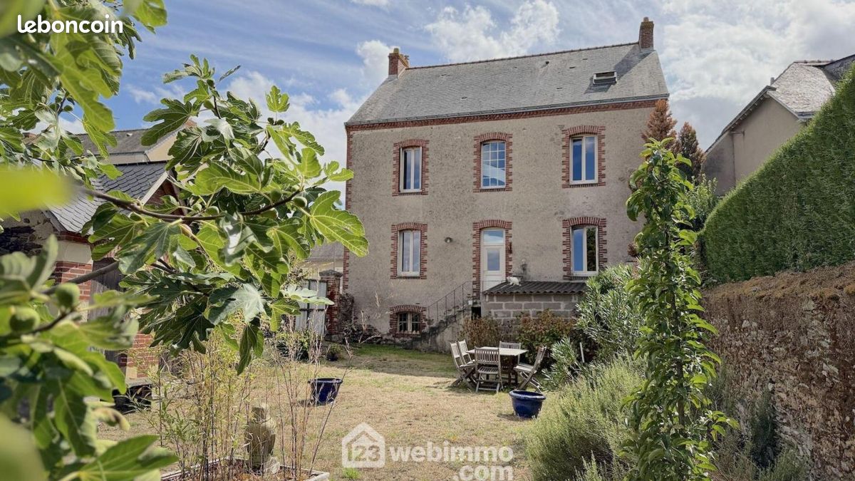 Maison 9 pièces 189 m² · à Segré-en-Anjou Bleu · 189 m² · 329 660 €