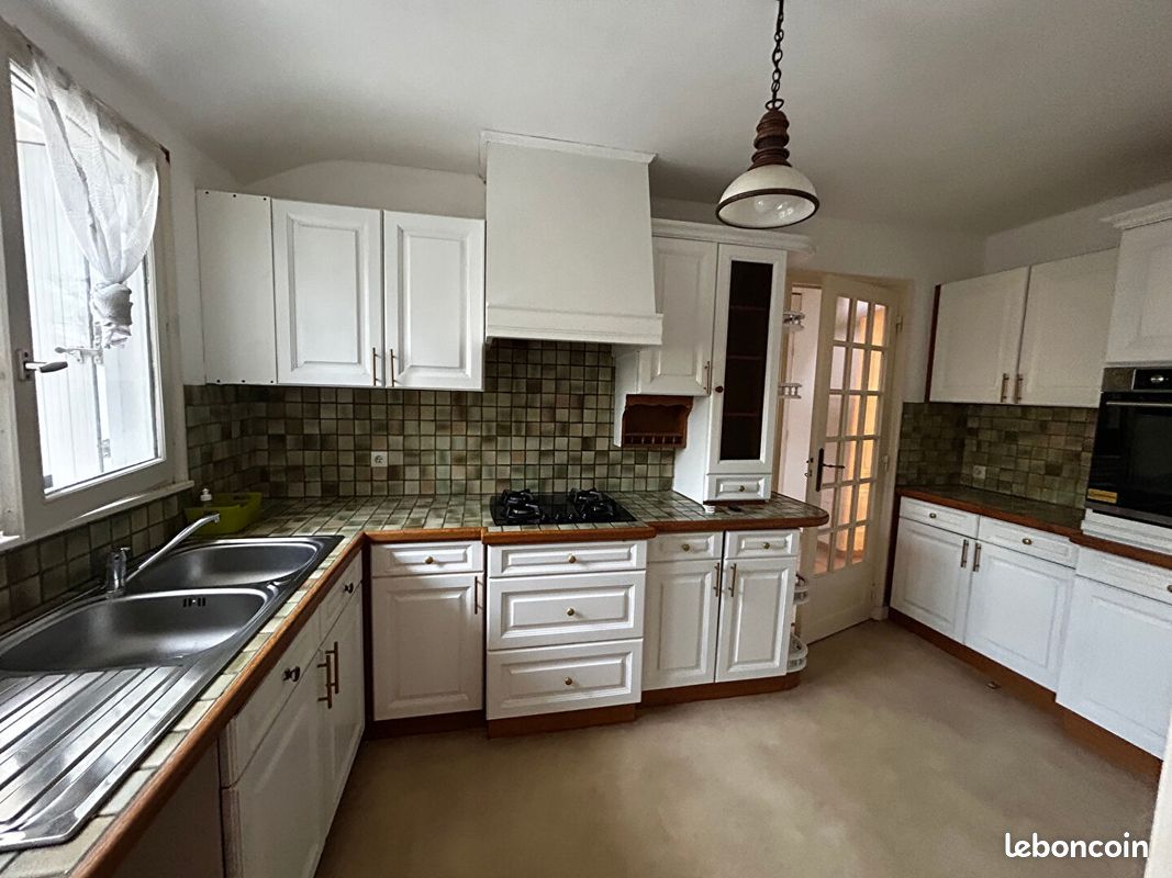 Maison 140 m² · à Quimper · 140 m² · 930 €/mois