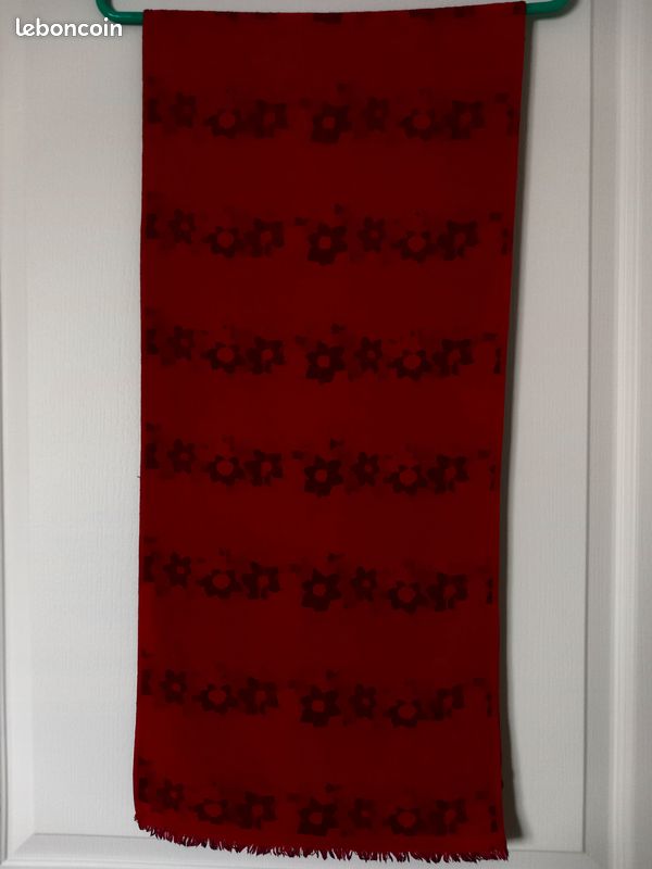 Echarpe rouge et noire (image 1)