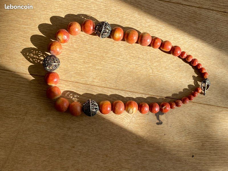 Collier boules (image 1)