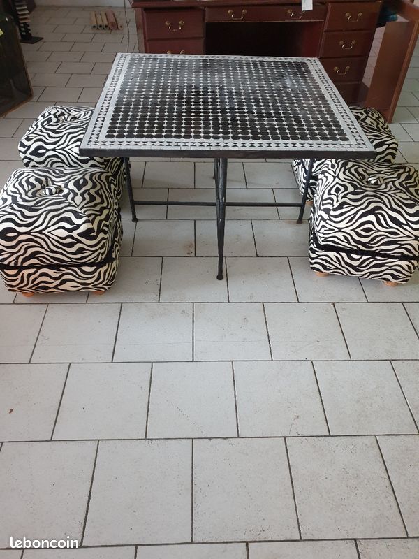 Salon table poufs (image 4)