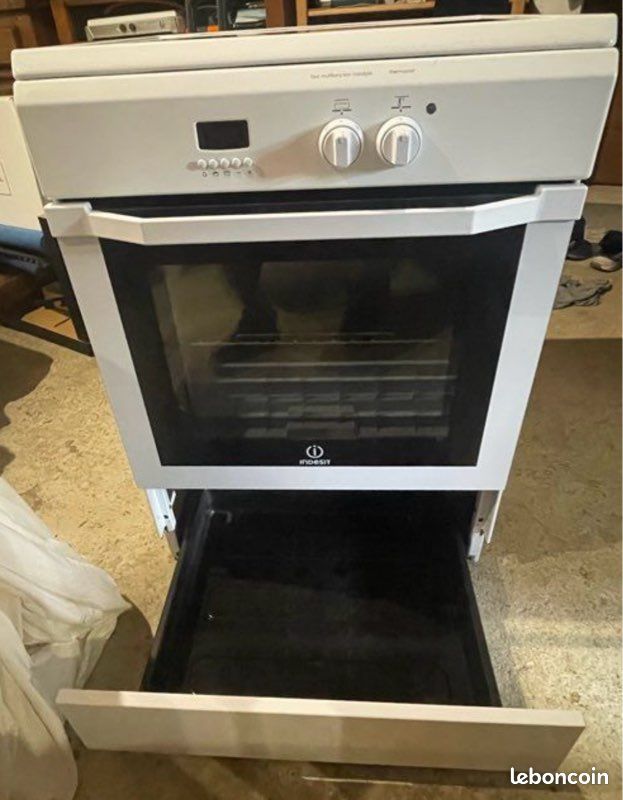 Cuisinière four + 3 foyers à induction INDESIT (image 3)