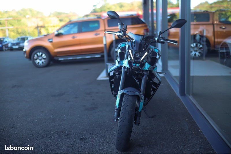 YAMAHA MT09 890 cm3 2024 - AKRAPOVIC - SUPPORT PLAQUE COURT (image 4)