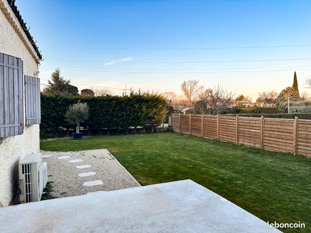 À vendre - Charmante maison de plain-pied rénovée avec jardin et terrasse