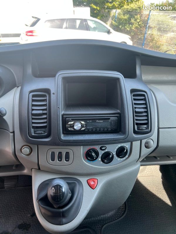 RENAULT Trafic 2.0 Dci 115 Ch L1H1 / Garantie 12 mois (image 11)