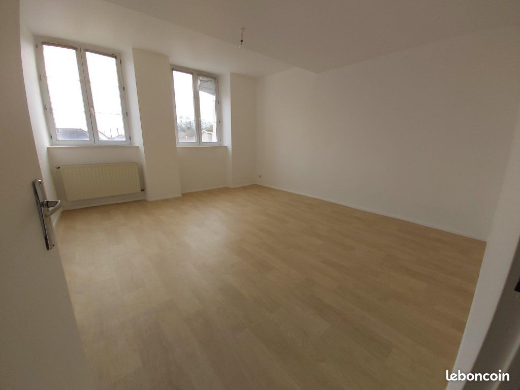 Appartement 3 pièces 97 m² · à Stenay · 97 m² · 585 €