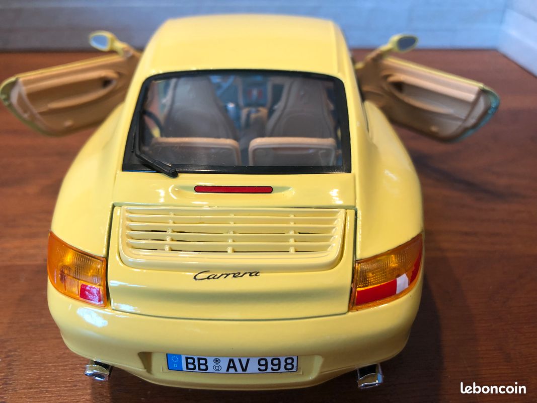 Burago 1/18 Porsche 911 Carrera 1997 - Jaune - Occasion (sans Boîte)