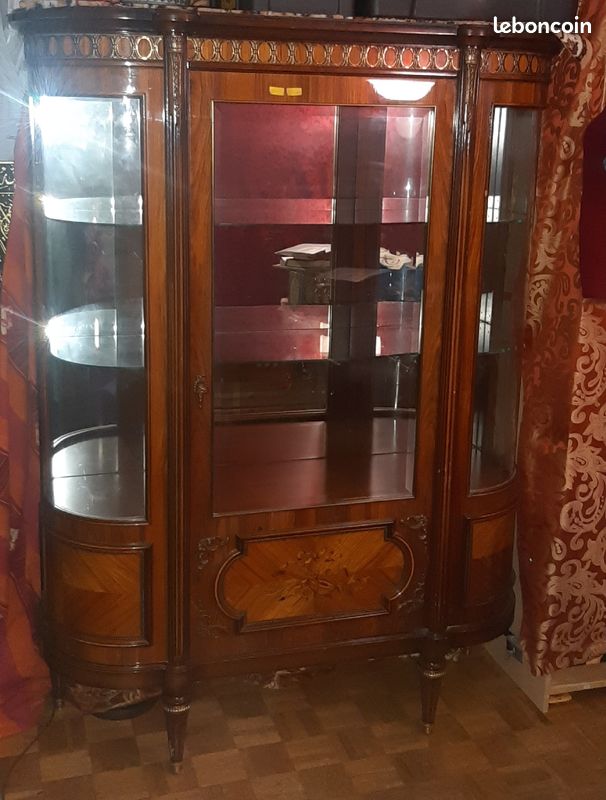 Extraordinaire vitrine en verre bombé à décors de bronze et de marqueterie de style Napoléon (image 7)