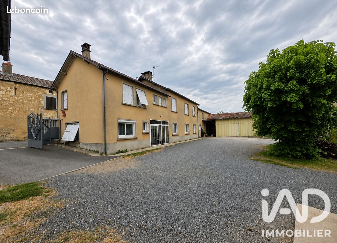 Maison 5 pièces 210 m² · à Le Puy-Notre-Dame · 210 m² · 967 500 €