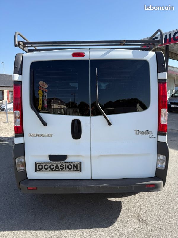 Renault TRAFIC 2.0dci 115 2eme main tres propre (image 6)