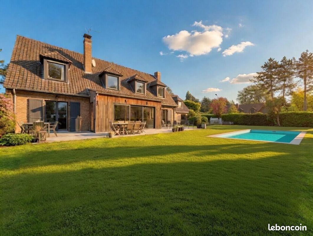 Maison 9 pièces 254 m² · à Croix · 254 m² · 1 410 000 €