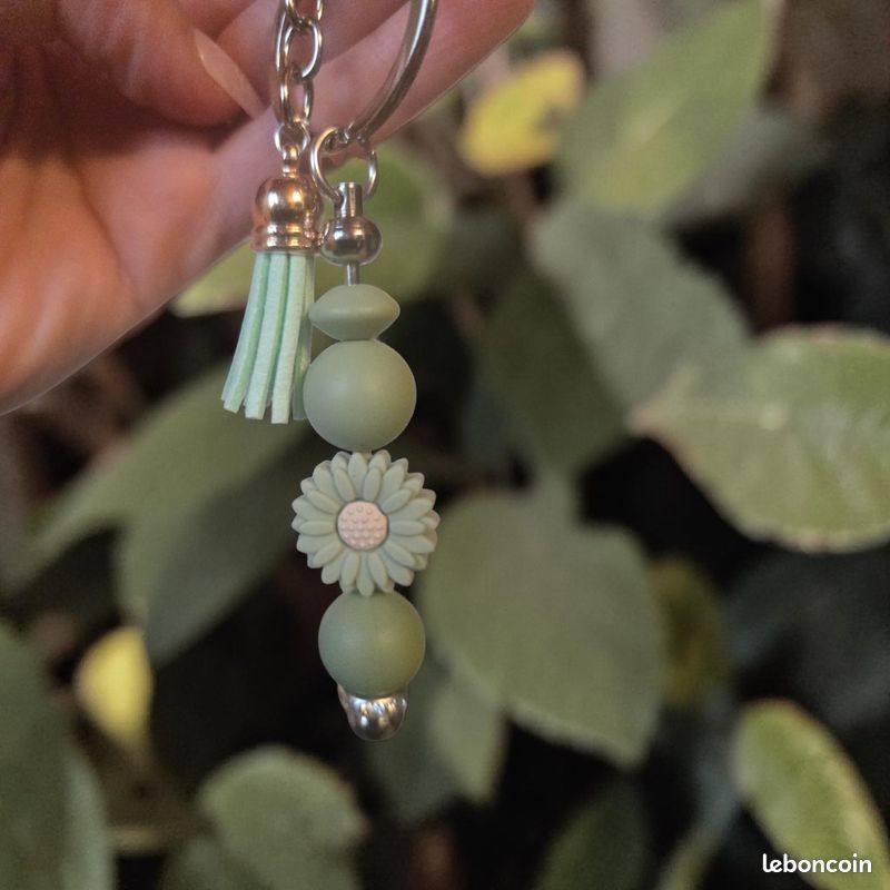 Porte-clés Bijou de Sac Artisanal Fleur Vert Sauge - NEUF (image 2)