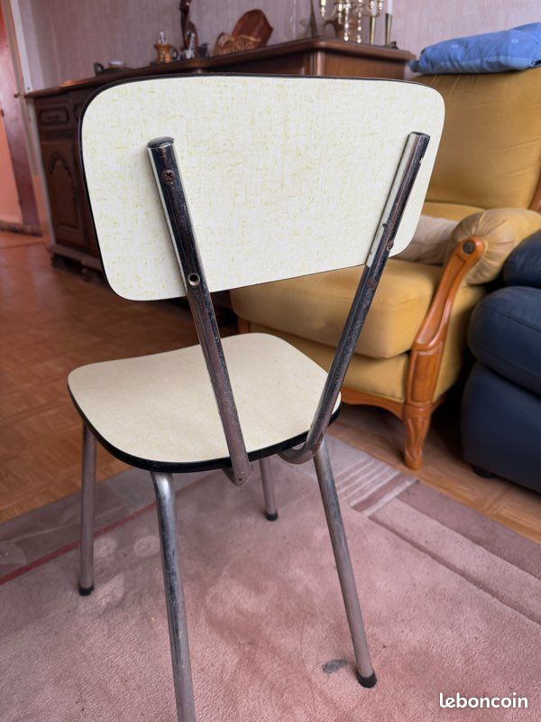 Chaise en Formica jaune (image 2)