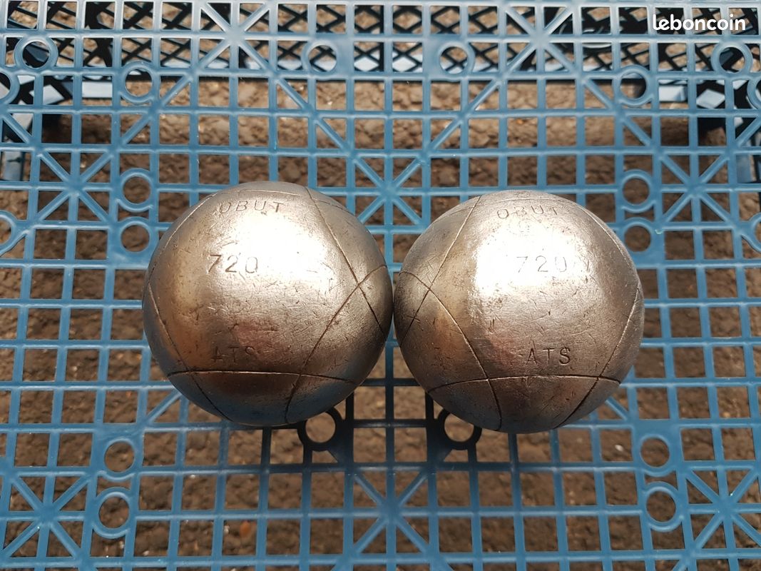 Doublette De Boules De Pétanque Obut 720 N 22 Et 750 G 62