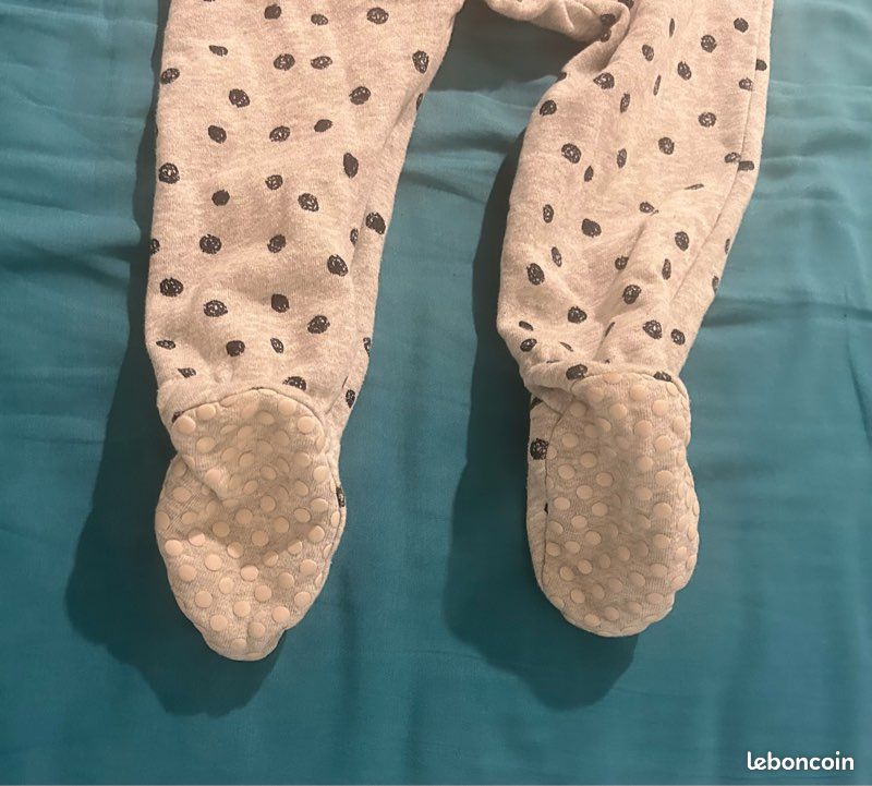 Combinaison bébé / pyjama gris à pois – taille 86 (24 mois) (image 4)