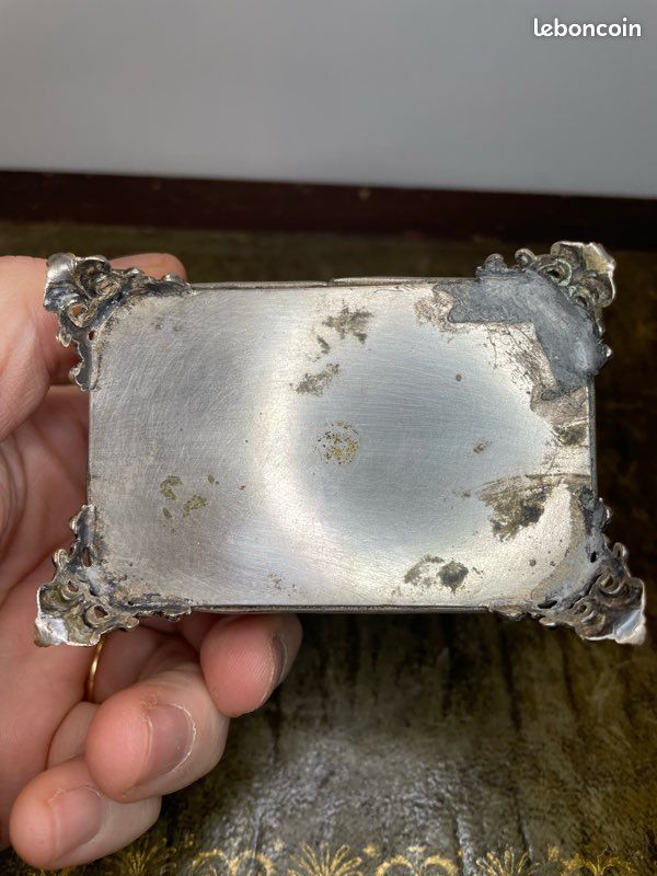 Boîte à Bijoux Ancienne En Métal Argenté Décorée - Fin Du XIXe Siècle - Occasion En Bel état