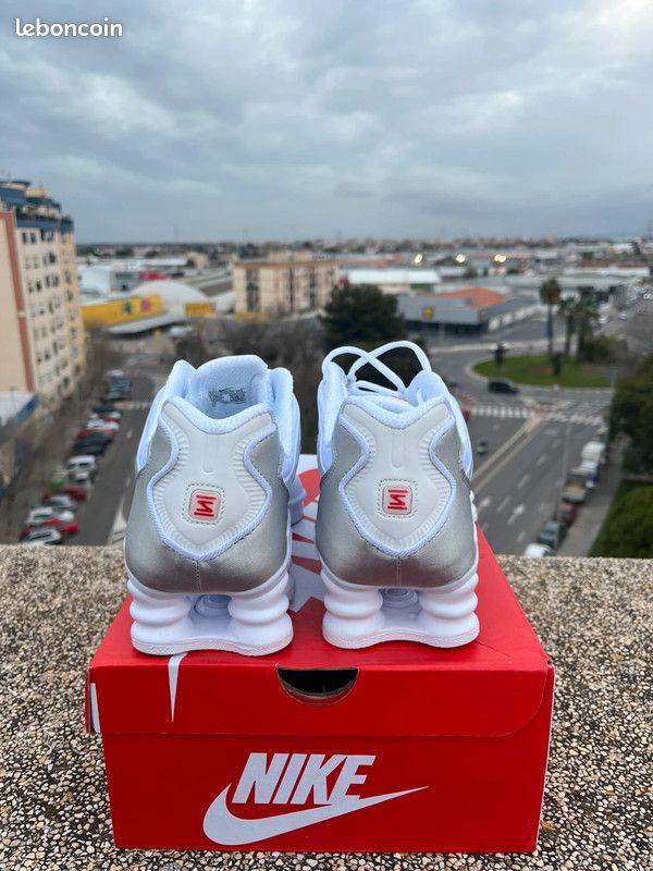 Chaussure Nike Shox T/L Blanc (image 6)