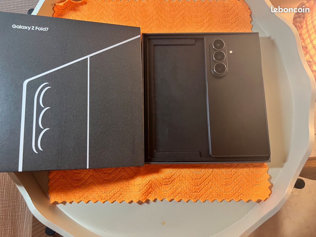 Samsung Galaxy fold 7 (image 2)