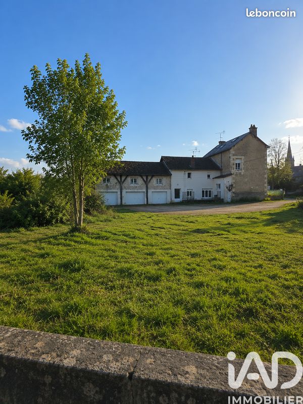 Maison 7 pièces 154 m² · à Saint-Maixent-l'École · 154 m² · 145 000 €