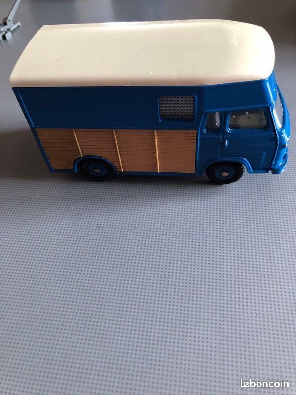 Dinky Toys 571 Saviem Trafic Van à Chevaux Avec Sulky - 1969 - Quasi Neuf
