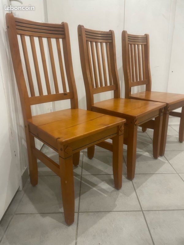 3 chaises en bois massif (image 1)