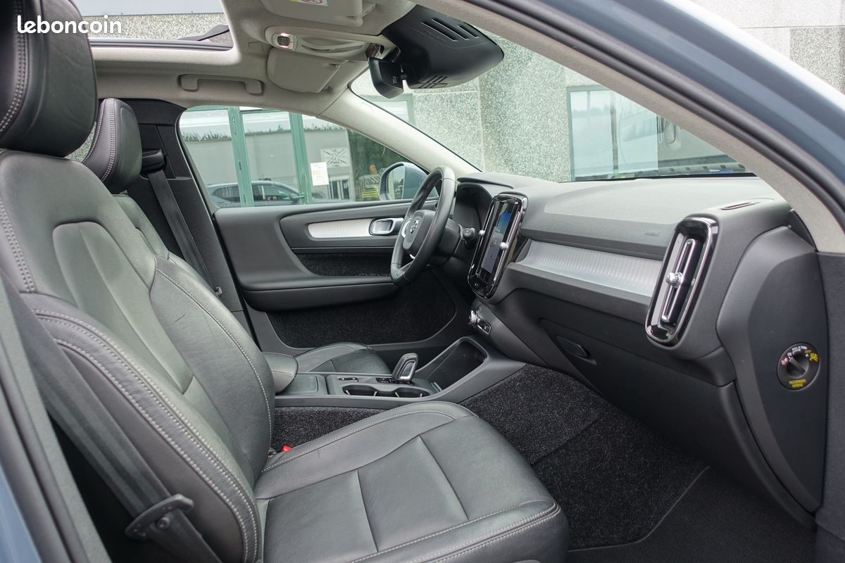 XC40 D3 2.0 Geartronic 150ch Momentum Cuir/Gps Europe/Caméra de recul/Full LED/Accès confort/Régulateur/Carplay/Hayon électrique/1*Main/Garantie 12 mois (image 5)