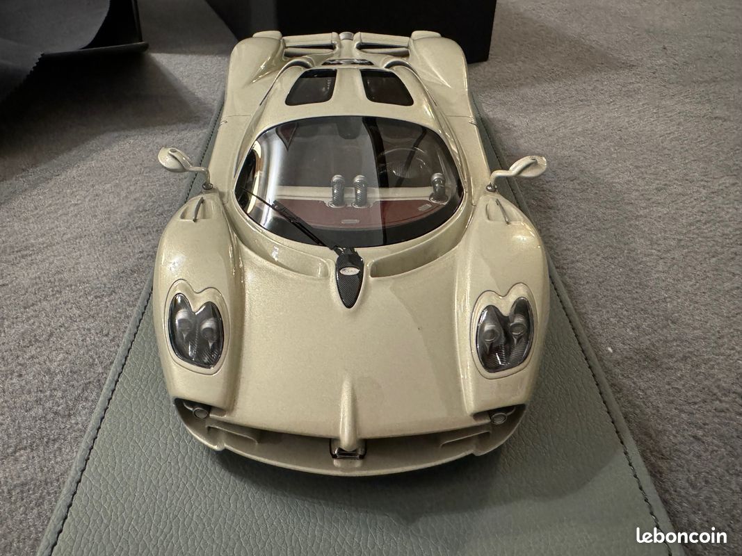 Pagani Utopia 1/18 BBR (image 2)