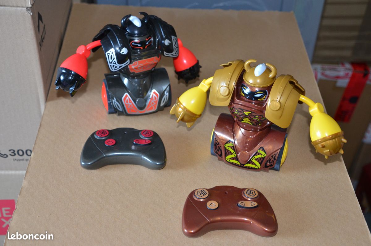 Lot 2 robots de combats commandés (image 3)