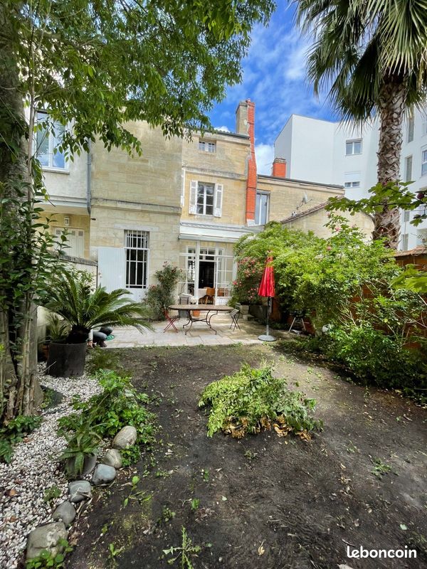 Maison 7 pièces 204 m² · à Bordeaux · 204 m² · 2 872 €/mois