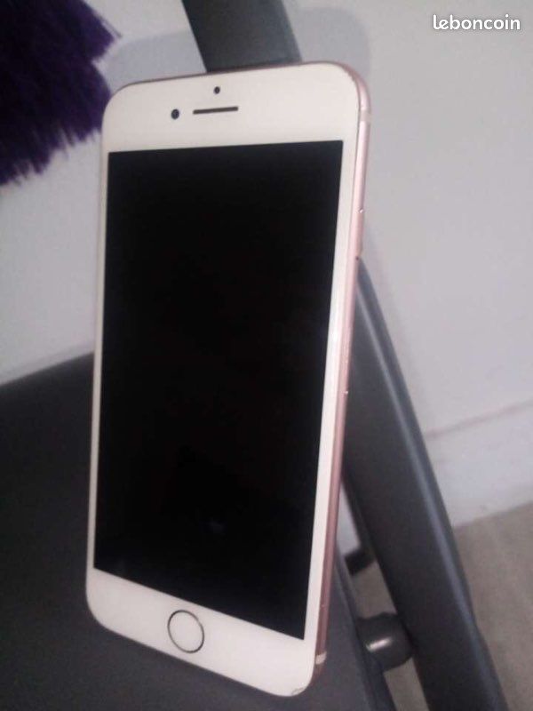 Marque : iPhone 8 a vendre pour 200 avec les accessoires (image 2)