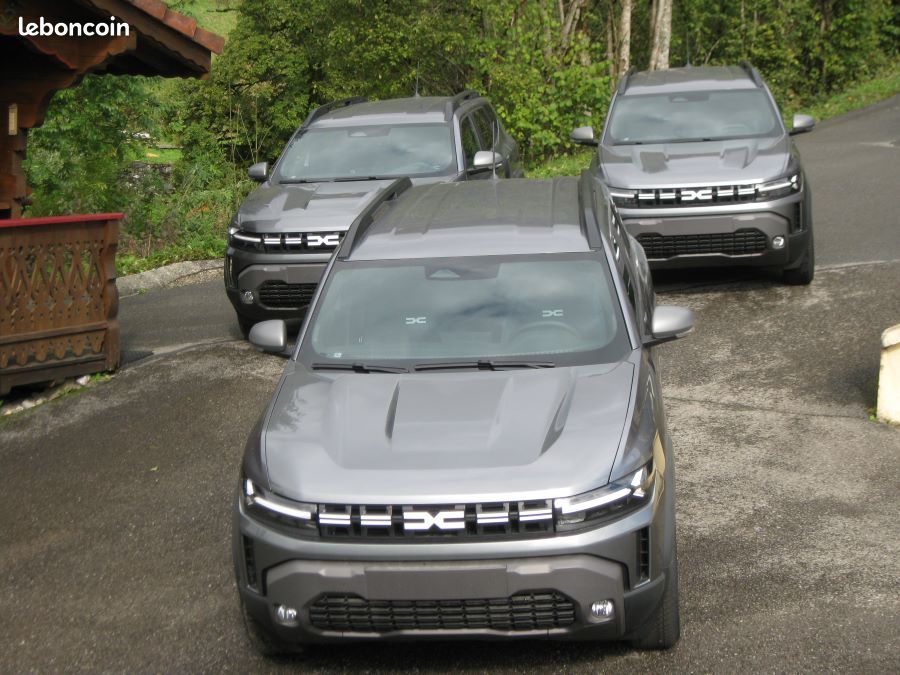Nouveau dacia duster tce 130 ch journey 4x4 gris schiste (image 1)