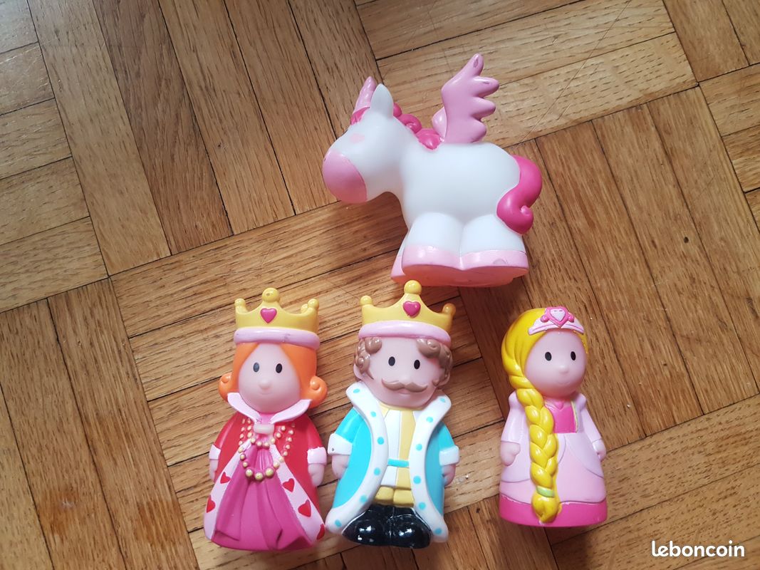 Joli château et ses personnages (image 3)