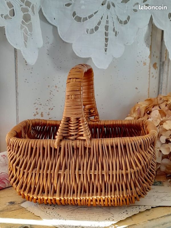 ANCIEN PETIT PANIER ovale en osier dejeuner sur l herbe vintage fruit