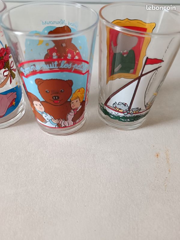 4 verres : 2 de Barbie, 1 de Bonne nuit les petits et 1 de Babar (image 3)