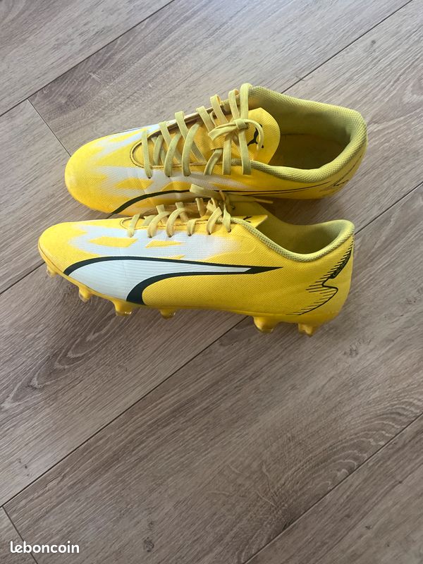 Chaussures de foot puma jaune taille 43 Chaussures
