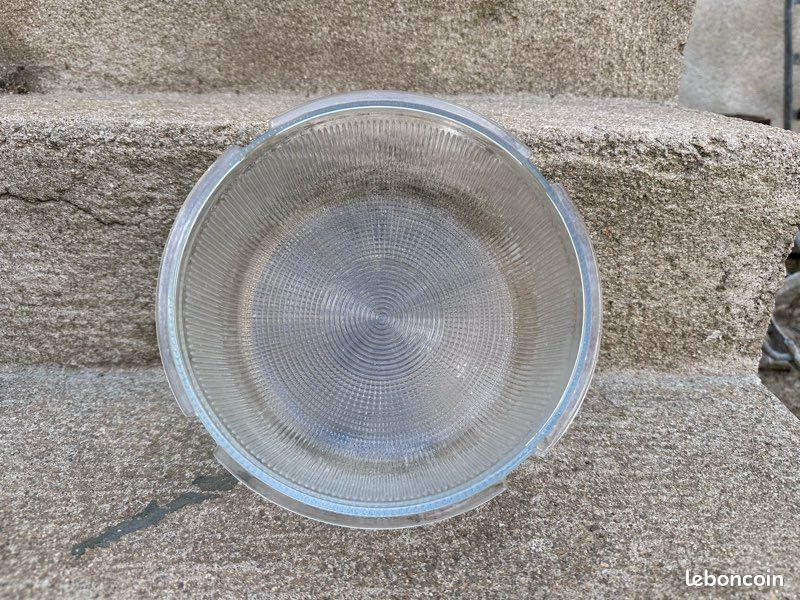 Globe vintage en verre moulé - 20 cm (image 2)