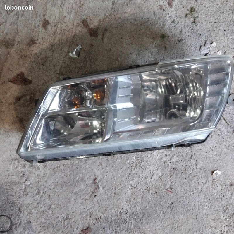 Phare avant gauche Fiat Freemont Dodge journey (image 1)