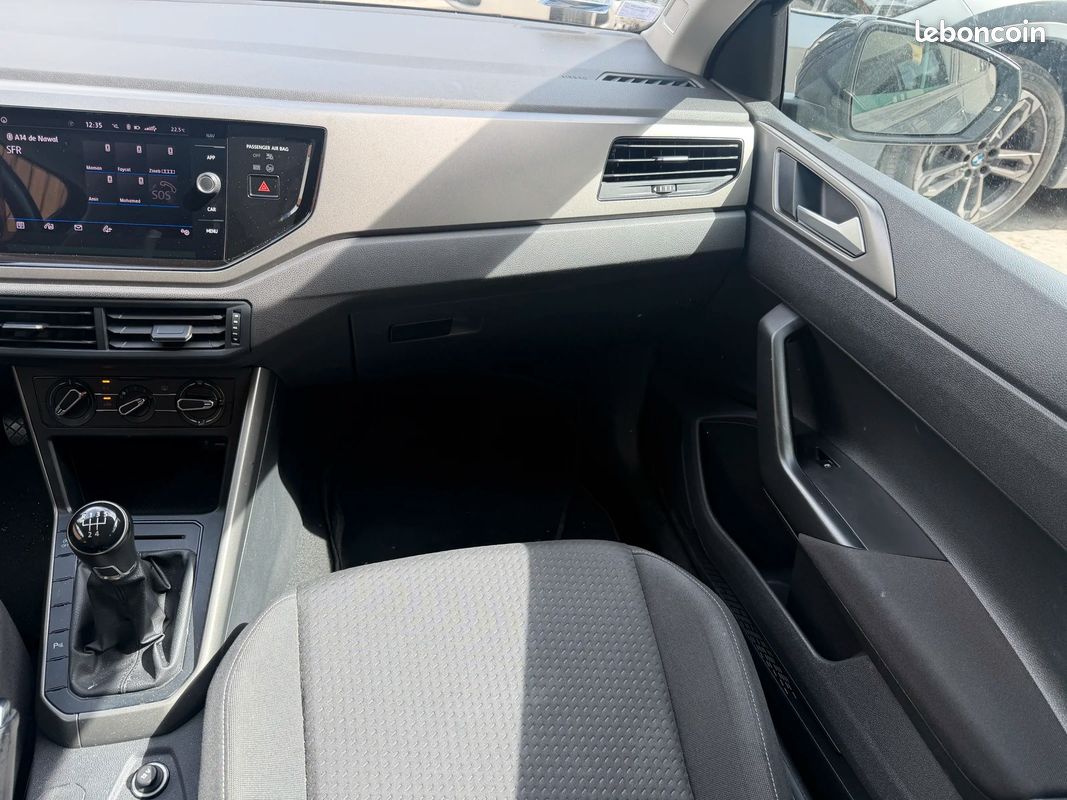 Volkswagen POLO VI Confortline Business / Apple CarPlay / Régulateur de vitesse (image 17)