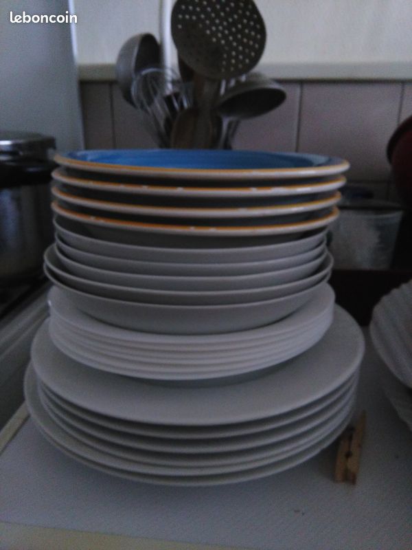 Lot d'assiettes (image 1)