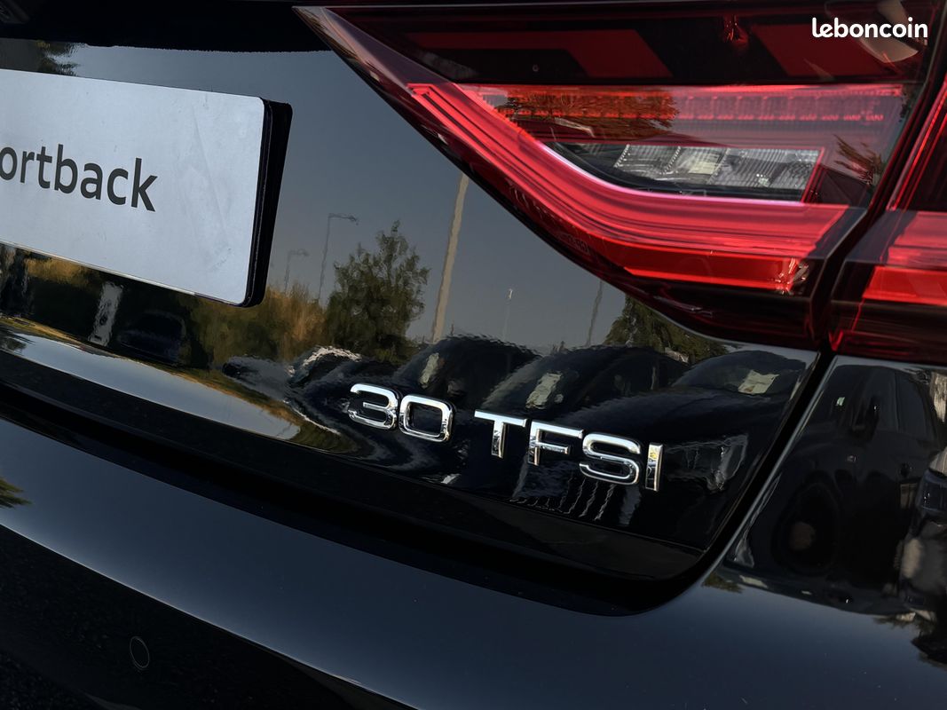 AUDI A1 Sportback 30 TFSI 116 ch S tronic 7 S Line (image 9)