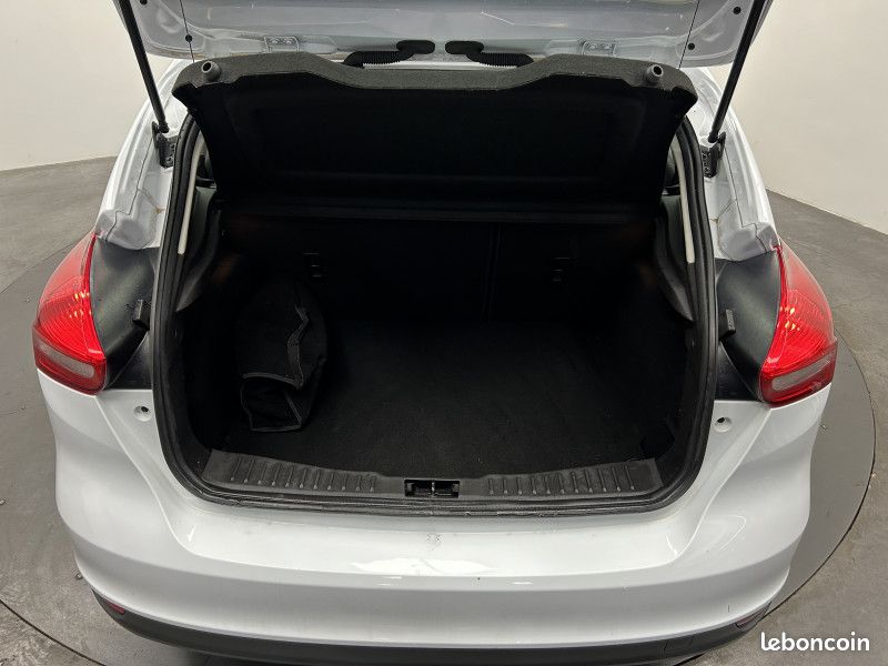 Ford FOCUS Focus 1.0 EcoBoost 125 ch / Clim Auto / Régulateur / Bluetooth (image 9)