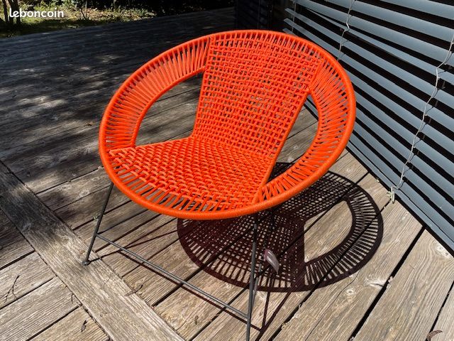 Chaise d'exterieur orange (image 1)