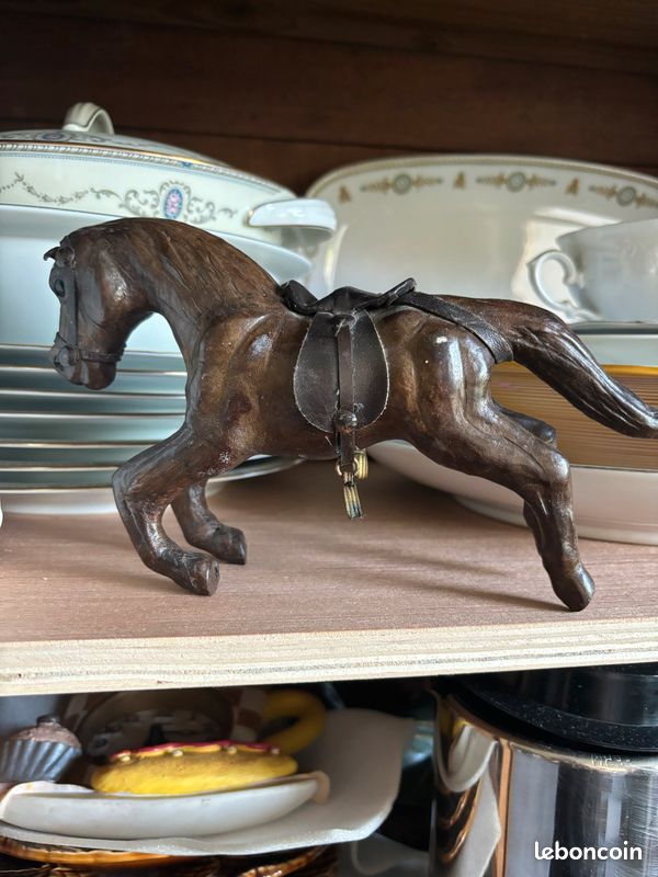 Cheval en bois ancien (image 1)