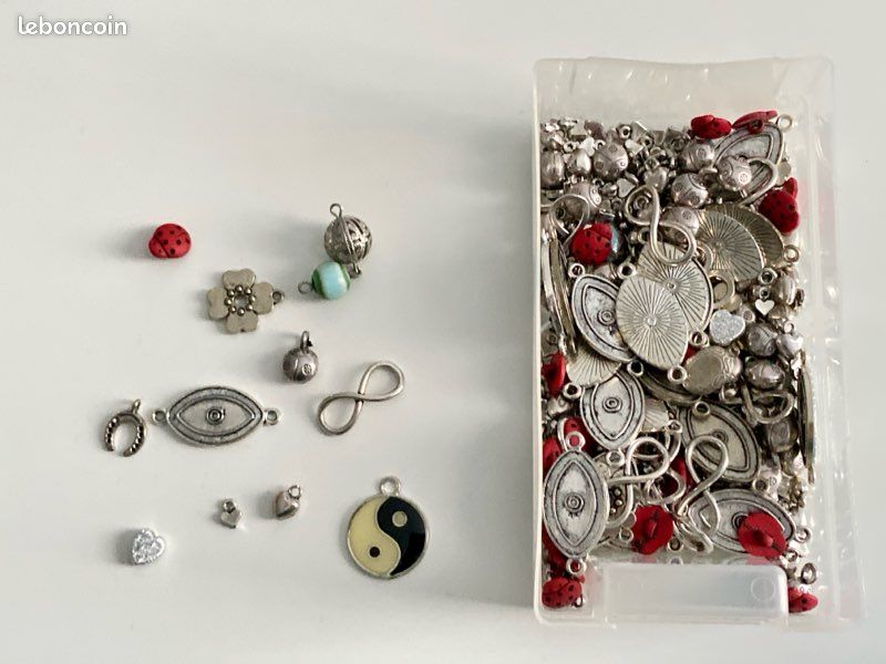 Pokemon Link Broche Pendentif Feuille De Fleur Violet Avec Strass Et Cristal - Neuf Sans Emballage - Doré Broche Diamants Pokemon Link Broche Pendentif Feuille De Fleur Violet Avec Strass Et Cristal - Neuf Sans Emballage - Doré Broche Diamants