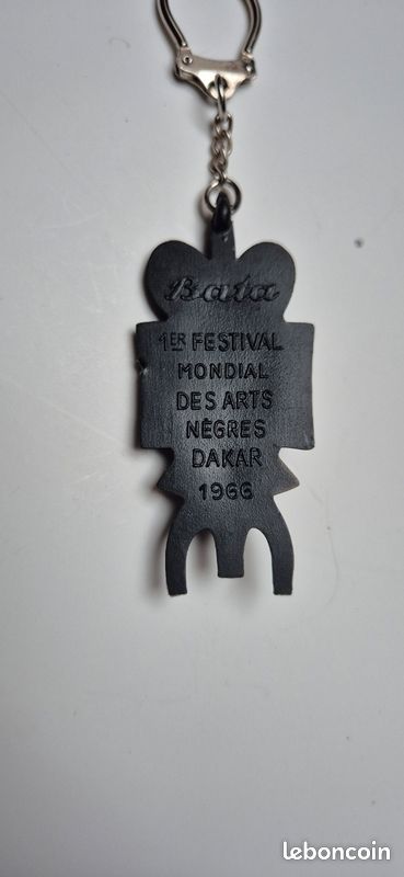 ANCIEN PORTE CLES EMAILLE BOSCH SERVICE FRERES BARADERIE DAKAR SENEGAL ANCIEN PORTE CLES EMAILLE BOSCH SERVICE FRERES BARADERIE DAKAR SENEGAL