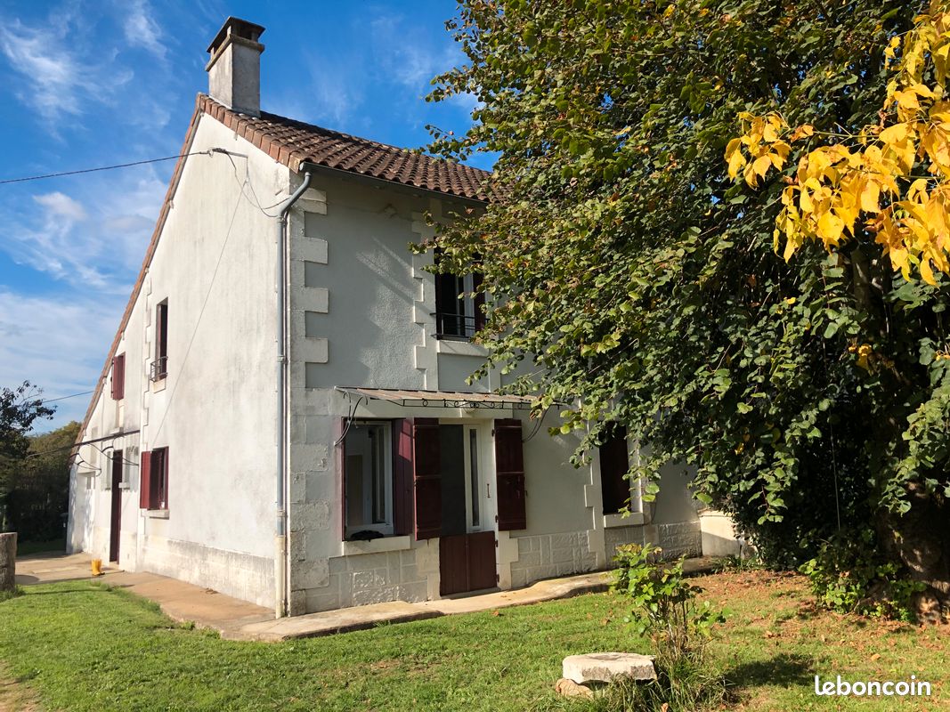 Maison 5 pièces 107 m² · à Saint-Front-la-Rivière · 107 m² · 135 000 €